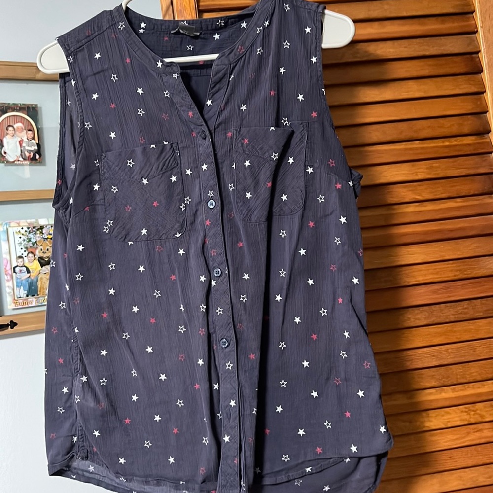 Sleeveless button down shirt